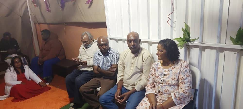 Closing aarathi